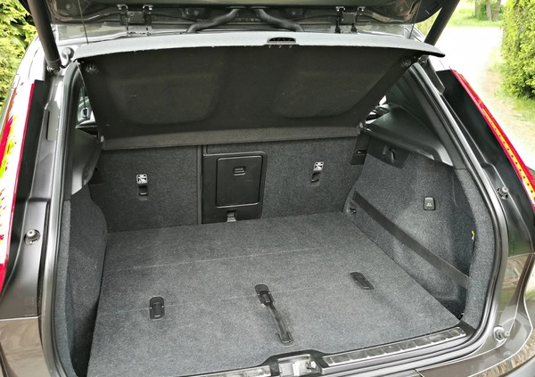 Volvo XC 40 cena 116800 przebieg: 122000, rok produkcji 2019 z Świdnica małe 742